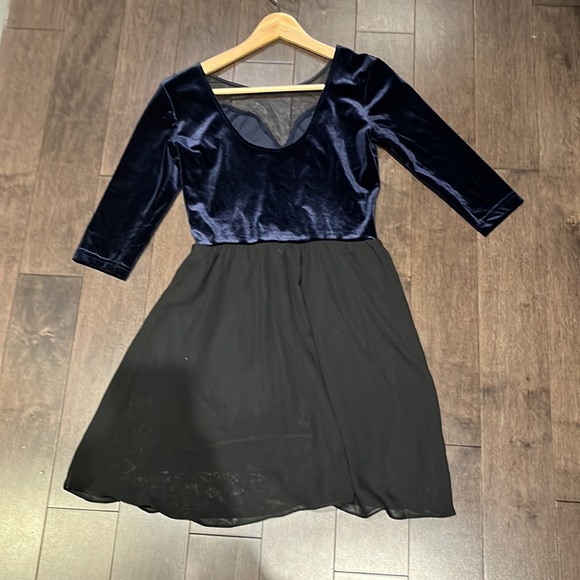 H&M blue and black dress size 6 - Picture 2 of 3